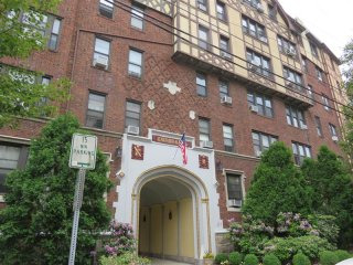 1 bedroom Commercial Property For Sale:..