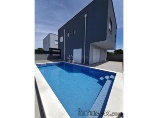 Moderna vila sa bazenom