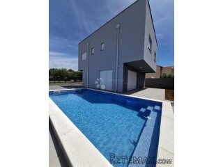 Vila sa bazenom na Viru