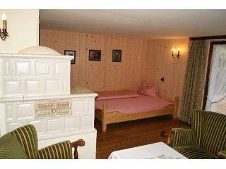 House with 3 generous apartments in the..