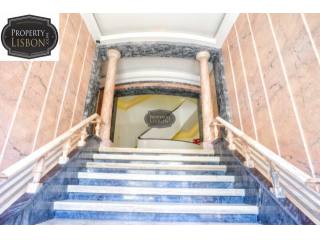 4 Bedroom Apartment in Lisbon, Great..