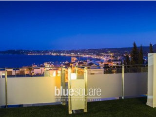 Immaculate 4-bedroom townhouse with..