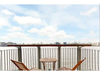2 Bedroom Apartment Located On The..