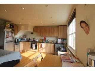 3 Bed Flat/Apartment To Let in London