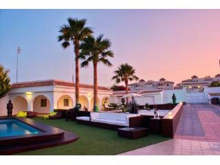 LUXURY VILLA & GUEST HOUSE