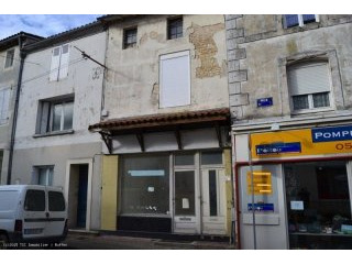 Town centre property ideal for..