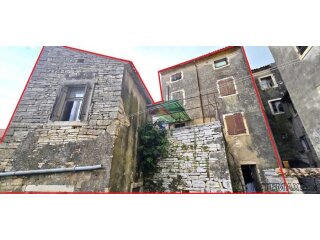Istra, Bale, kuća u centru s vrtom, terasom i pogledom na m