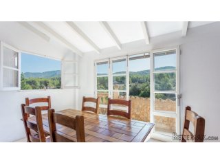 This amazing finca type property with spectacular v..