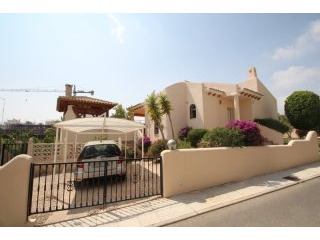4 Bedrooms - Villa - Alicante - For Sale