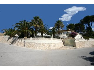 4 Bedrooms - Villa - For Sale