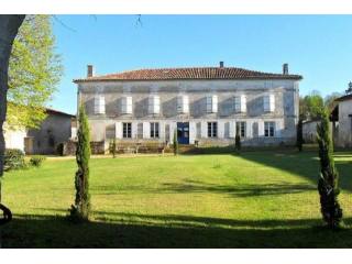 6 bedroom House For Sale: 17500 JONZAC