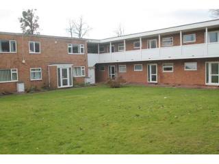 Unfurnished 2 bedroom Property For..