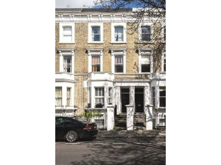 Perfect Room Available Now To Rent In..