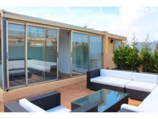 Outstanding two bed in perfect location