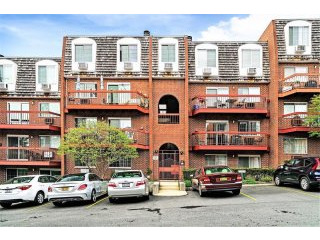 2 bedroom House For Sale: 55 N Broadway..