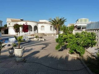 3 Bedroom 2 Bathroom Villa In..