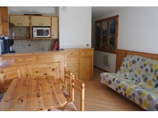 Delightful studio with very sunny aspect