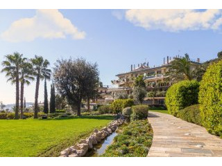 Luxury apartment in private residential..
