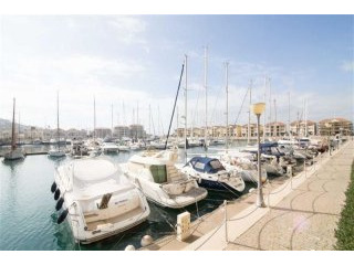 3 bed apartment in The Sails