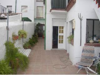 Town House - A large three level..