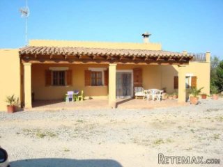 Lovely country property, 150m2 constructed area on a fenced..