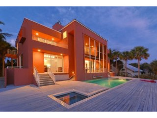 6 bedroom House For Sale: 744 N..