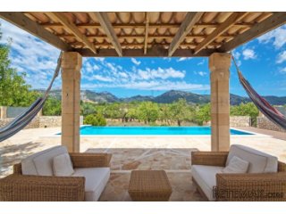 Excellent country house overlooking the beautiful..