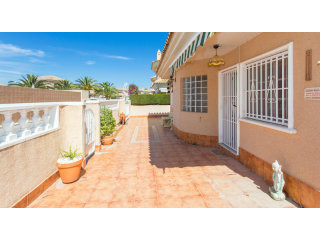 2 Bedrooms - Villa - Alicante - For Sale