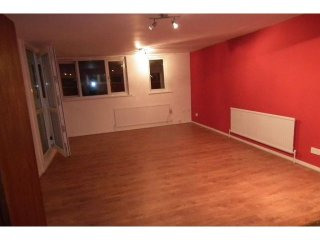 3 Bedroom newly Refurbished Maisonette