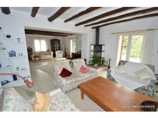 ALT EMPORDA: Nice village house with..