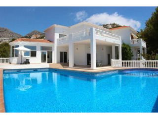 Modern 5 bedroom Villa in Altea