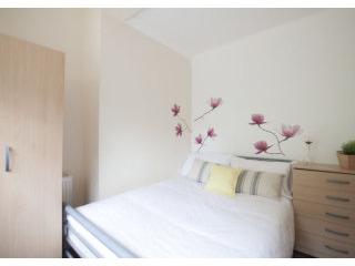 Single with double bed near Chiswick..
