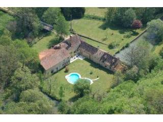 Situated Only 3kms From Beaumont Du..
