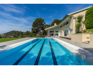 Contemporary villa for sale with views..