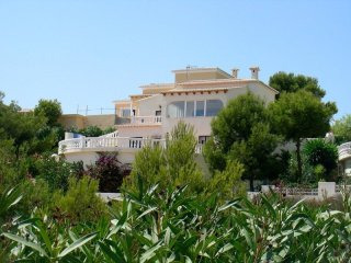 Fabulous 4 Bedroom 4 Bathroom Villa..