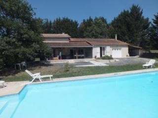 Contemporary Three Bedroom Property..