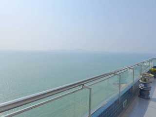 Duplex Penthouse, 4 bedrooms, right on..