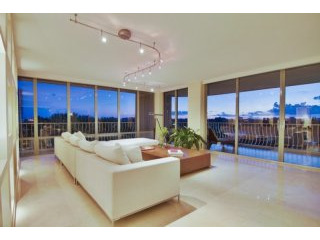 4 bedroom Flat For Sale: 10155 Collins..