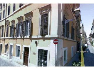 BABUINO ADJACENCIES