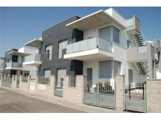 2 bedroom Apartment For Sale:..