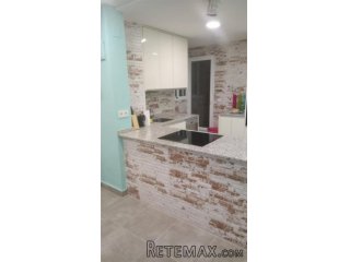 Vivienda a pocos metros del Bulevar del Pla, está situada..