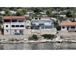 PRILIKA! Kuća u PRVOM REDU DO MORA, Žirje
