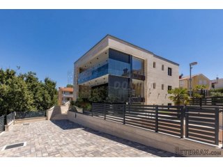 Penthouse u Malinskoj-bazen-pogled more!
