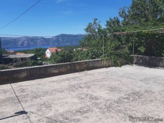 Stara kamena kuća s prekrasnim pogledom i vrtom!