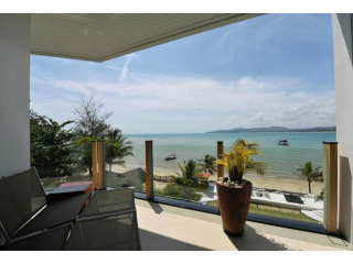 Beachfront - Unique 2-Bedroom Penthouse..