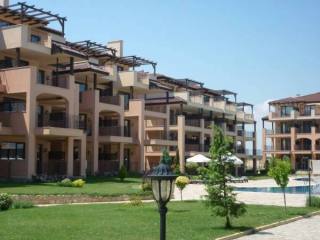 Studio with pool views and top location..