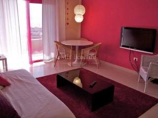 2 bedroom Apartment property for sale..