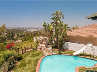 4621 Charmion Lane | Encino, California..