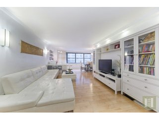 2 bedroom Apartment For Sale: 150 WEST..