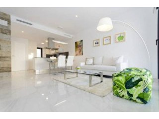 3 Bedroom 3 Bathroom Townhouse In..